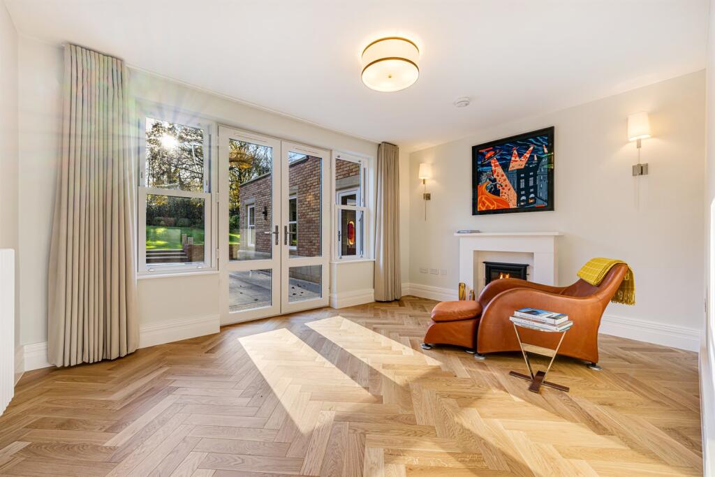 6 bedroom detached house for sale in Bradgate Road, Bowdon, WA14